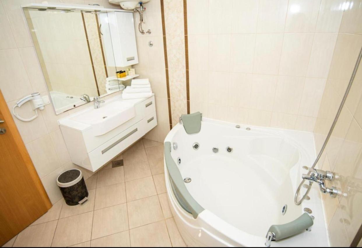 Apartmani I Sobe Centar Бугойно Екстер'єр фото